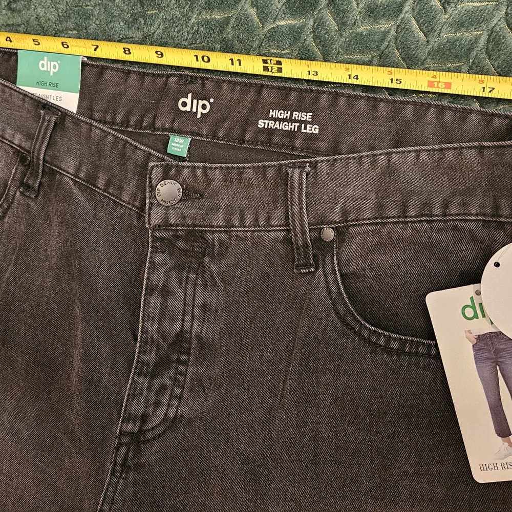Women's cropped style ankle jeans